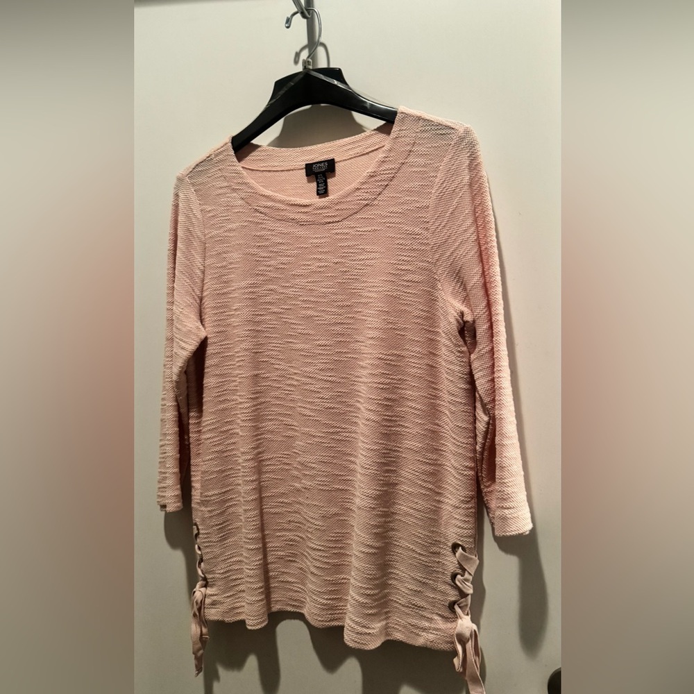 Jones of New York, woven light pink blush top, ties at sides